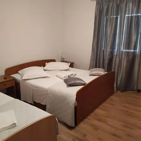 Guest house Krka Ivan 3*