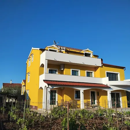 Guest house Krka Ivan 3*
